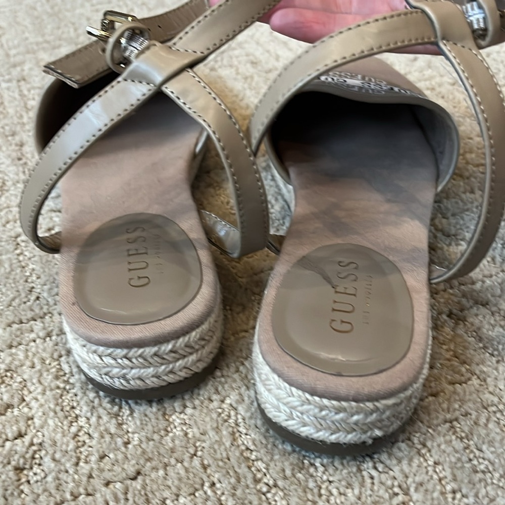 ✨ Guess Sandals - Picture 4 of 7